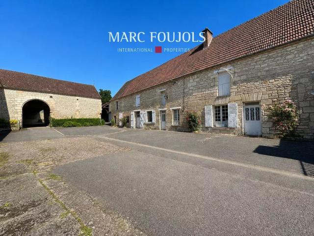 Ancienne ferme avec dépendances proche Chantilly 244m² Chantilly