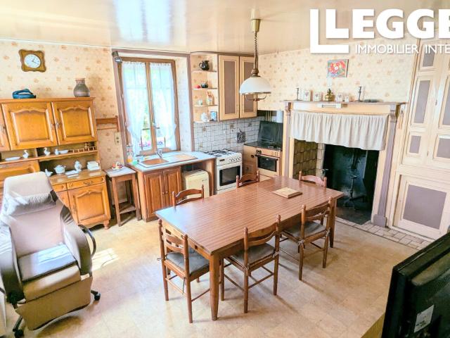 Ancienne ferme avec étang, maison 5 chambres & dépendances sur 7.3 ha –Dans un Hameau Calme
