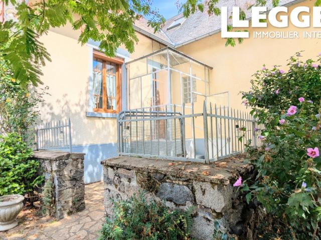 Ancienne ferme avec étang, maison 5 chambres & dépendances sur 7.3 ha –Dans un Hameau Calme