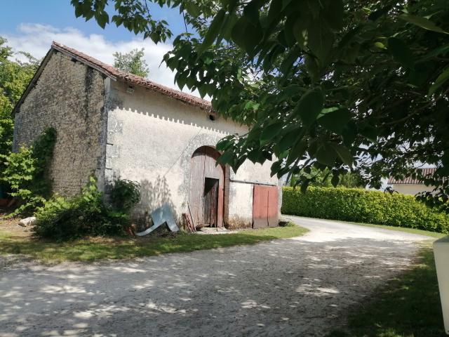 Ancienne ferme avec granges