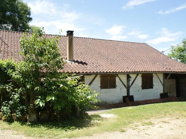 Ancienne ferme comprenant maison et dépendances sur 1.5 ha d. 59m² Villefranche du Périgord