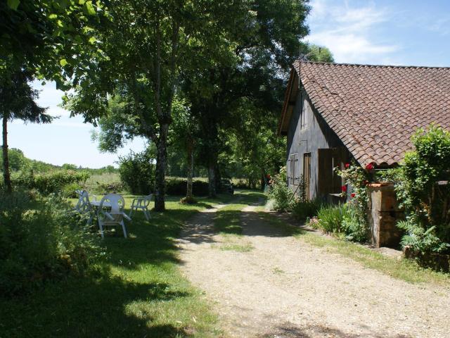 Ancienne ferme comprenant maison et dépendances sur 1.5 ha d. 59m² Villefranche du Périgord