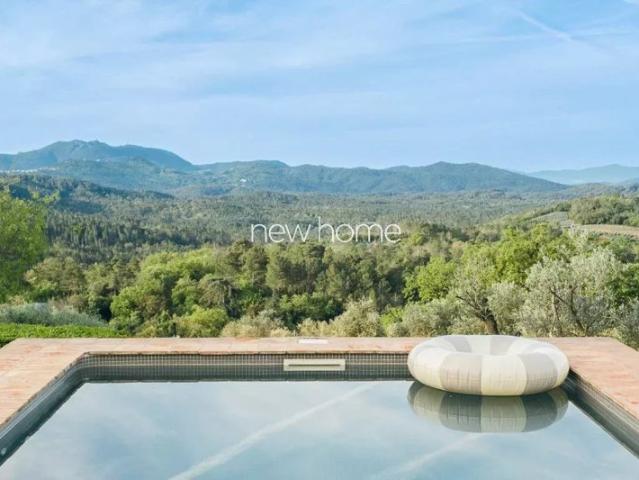 Ancienne ferme de 1850 avec vue panoramique à Tanneron! Un véritable rêve provençal