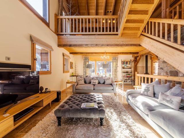 Ancienne ferme entièrement rénovée à vendre avec vue panoram. 318m² Seytroux