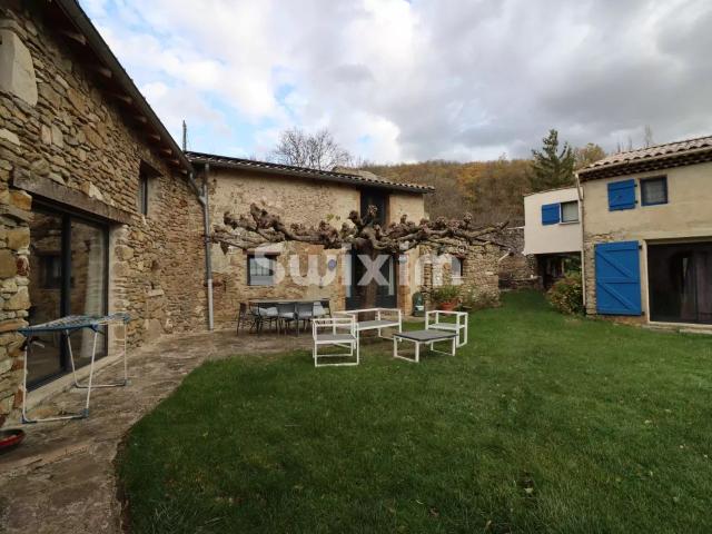 Ancienne ferme rénovée avec Gîte et terrain 7500m2 295m² Roynac