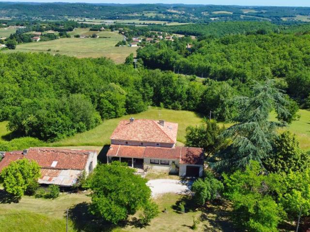 Ancienne Ferme Rénovée proche commodités 230m² Montayral