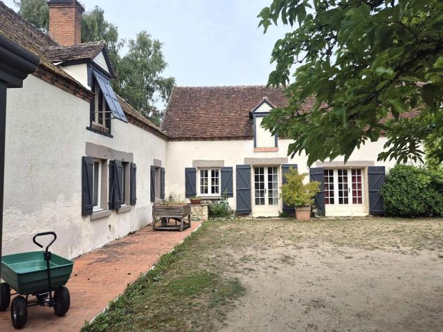 Ancienne ferme restaurée à vendre en Sologne avec une piscin. 350m² Sully sur Loire