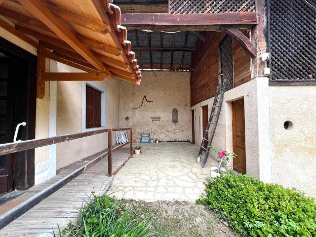 Ancienne ferme sur 1ha aux portes du bourg 92m² Castelnau Magnoac