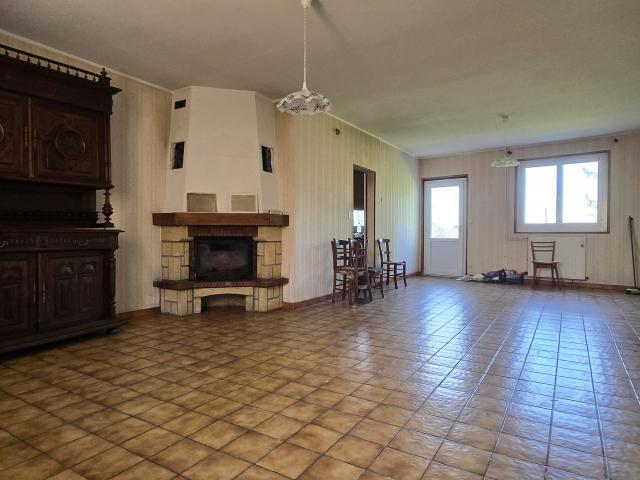 Ancienne ferme sur un terrain constructible de 8 800 m2