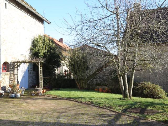 Ancienne fermette rénovée de 160 m² à proximité d'Autun 164m² Auxy
