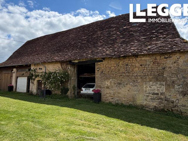 Ancienne fermette restaurée avec gite et grange en pierres, cadre paisible avec vue panoramique!