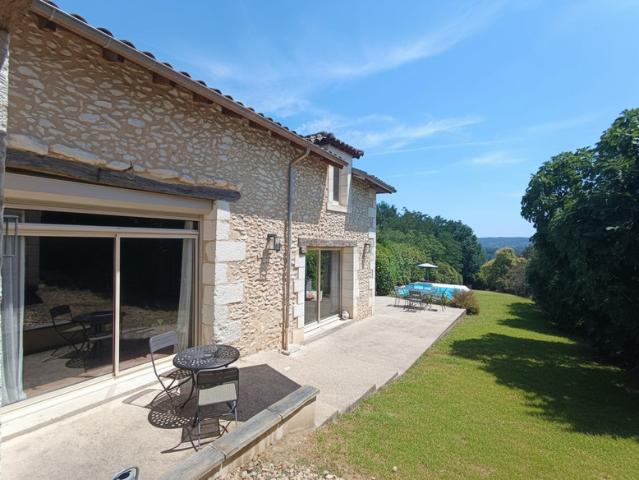 Ancienne grange en pierre d'exception avec vue panoramique, piscine et prestations haut de gamme