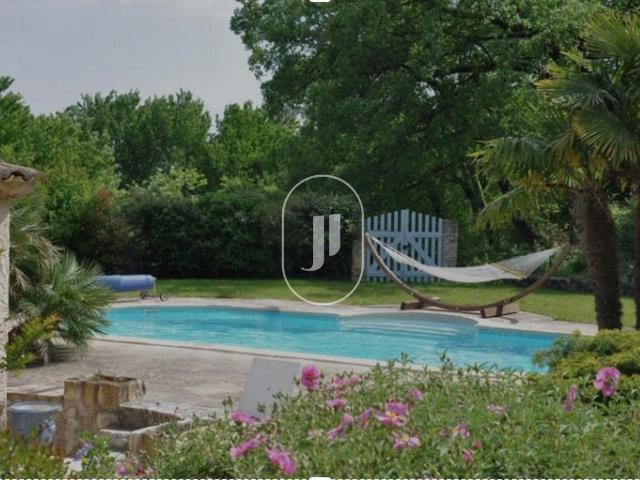 Ancienne magnanerie avec dépendance et jardin à vendre à 30. 170m² Mons