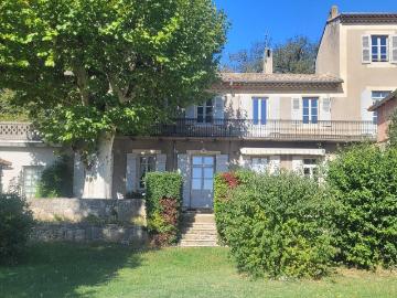 Ancienne Magnanerie avec nombreuses dépendances sur un terra. 215m² Montélimar