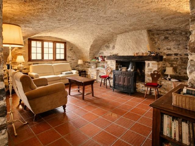 – Ancienne Magnanerie en pierre sur près de 70 hectares de n. 300m² Durfort et Saint Martin de Sossenac