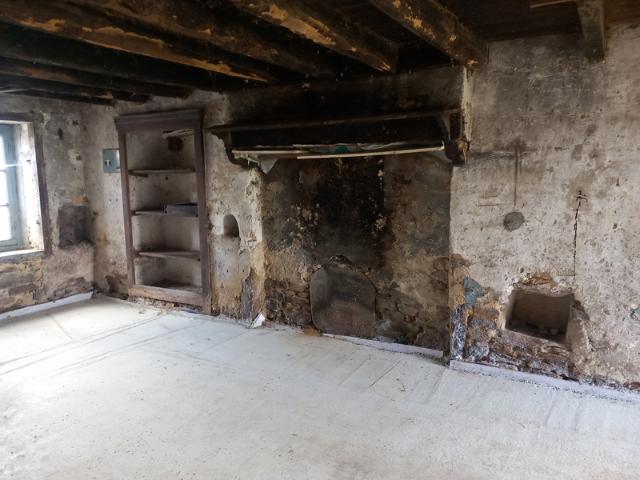 Ancienne maison et grange à rénover, 72m2 hab terrain