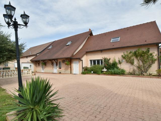 Ancienne propriété viticole au cœur du village de Flagey Échézeaux, entre Gevrey Chambertin et Nuits Saint Georges