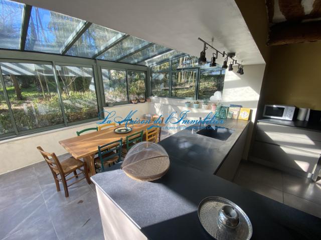 ANDUZE, maison en pierres rénovée de type F6 avec piscine et