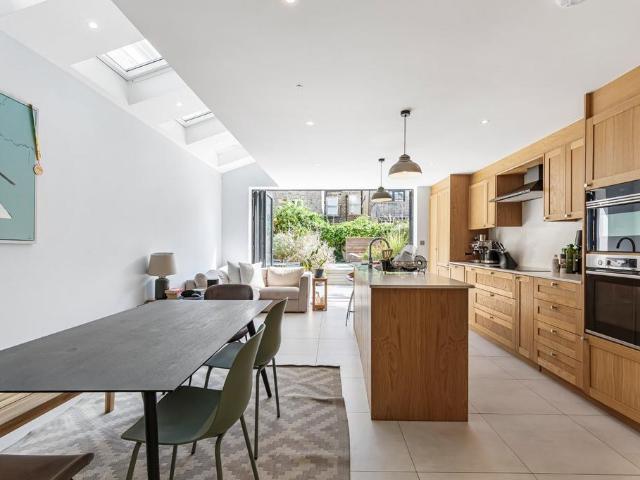Andalus Road, Clapham, London, SW9 5 bed house to rent £6,500 pcm £1,500 pw