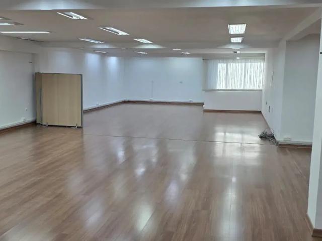 Andar Corporativo Amplo com 390m², 3 Vagas e Recepção na Rua Américo Brasiliense Chácara Santo Antônio