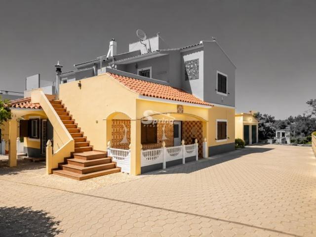 Andar de Moradia com 3 quartos, em Alvor, com estacionamento e zona de barbecue