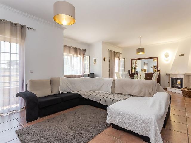 Andar de Moradia Duplex com Espaços Amplos e Localização Privilegiada