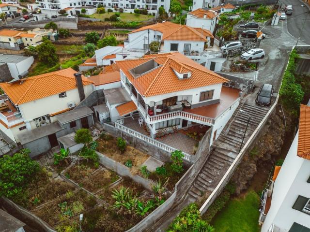 Andar de Moradia de Tipologia T2 em Propriedade Horizontal e. 269m² Caniço