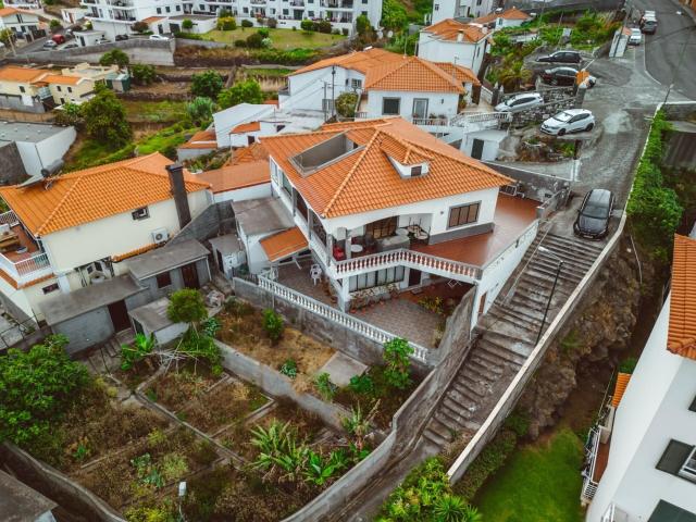 Andar de Moradia de Tipologia T2 em Propriedade Horizontal e. 269m² Caniço