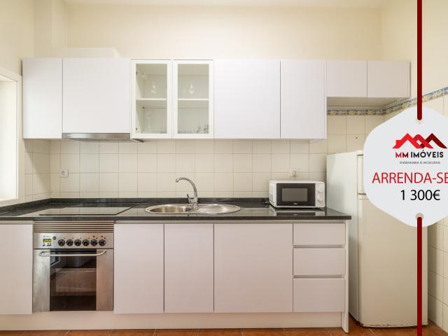 Andar de Moradia | Rio Tinto | Garagem | Logradouro