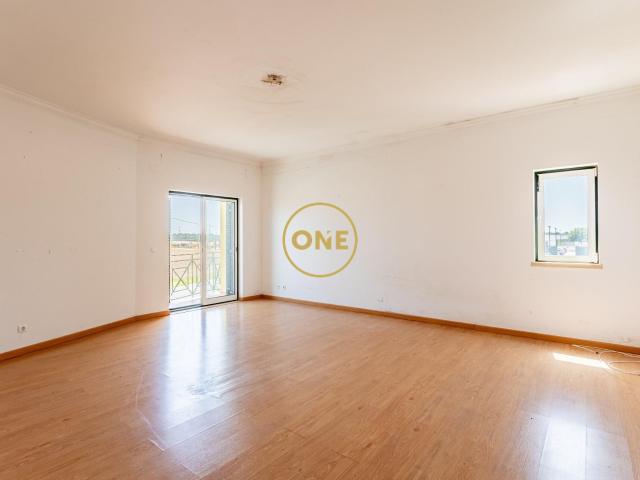 Andar de Moradia T4 com 166 m², varandas, suite, sótão e parqueamento | Foros de Salvaterra