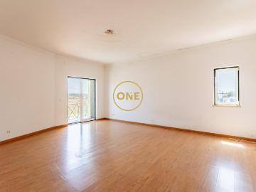Andar de Moradia T4 com 166 m², varandas, suite, sótão e parqueamento | Foros de Salvaterra