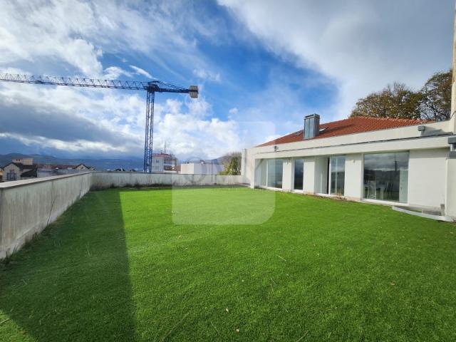Andar de Moradia T5 com Terraço e Quintal no Centro de Vila Real