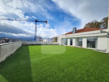 Andar de Moradia T5 com Terraço e Quintal no Centro de Vila Real
