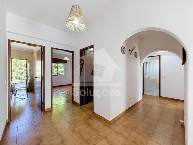 Andar de Moradia T6 para Arrendamento Anual