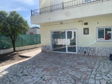 Andar de Moradia T2 com estacionamento e jardim Pinhal General