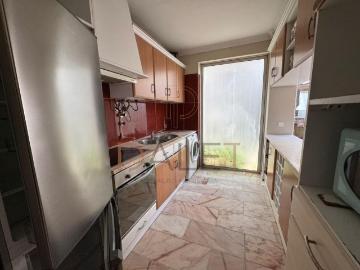 Andar de moradia T2 em S.Quintino com terraço, lareira e excelente qualidade de vida perto de Lisboa