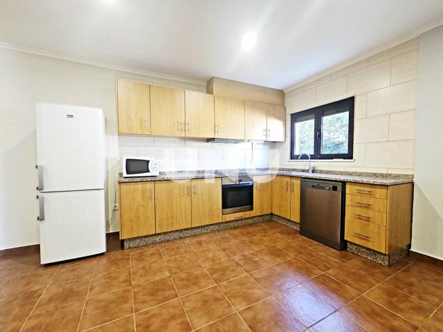 Andar de Moradia T2 Envolvente de Serviços