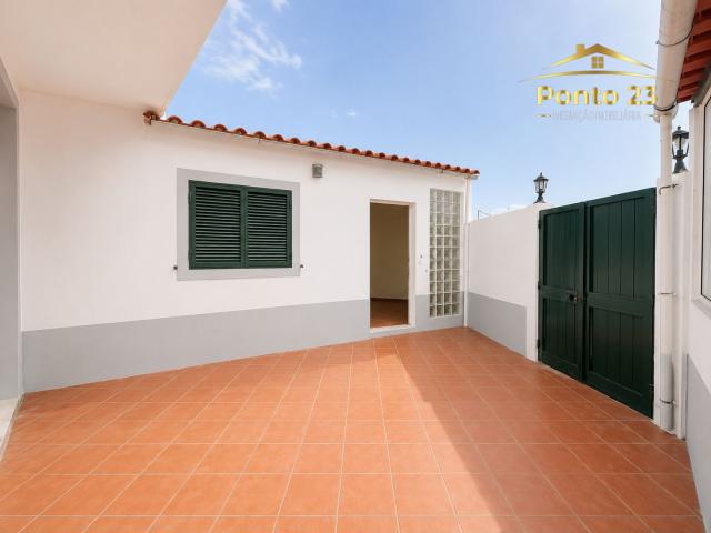 Andar de Moradia T2 renovado no Conde Carvalhal, Santa Maria Maior– Funchal