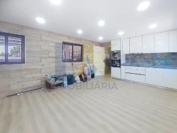 Andar de Moradia T2 muito bem localizado em Bustos!
