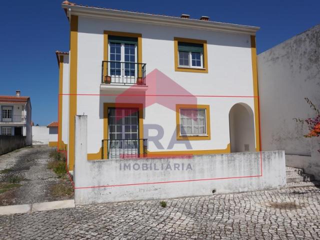 Andar de Moradia T3 ao nível do rés do chão localizada em A da Gorda Óbidos
