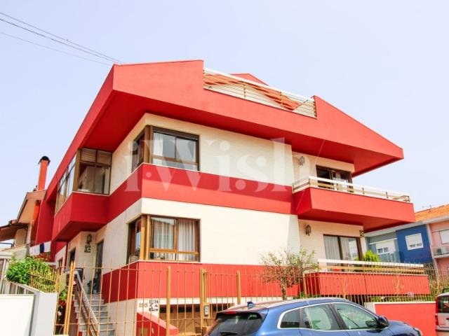 Andar de Moradia T3 com Terraço em Vila Nova de Gaia Ideal para Estadia Prolongada com Conforto e Privacidade