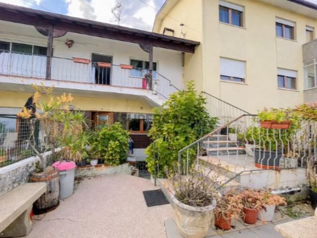 Andar de moradia T3 com terraço para venda, situado em Monção