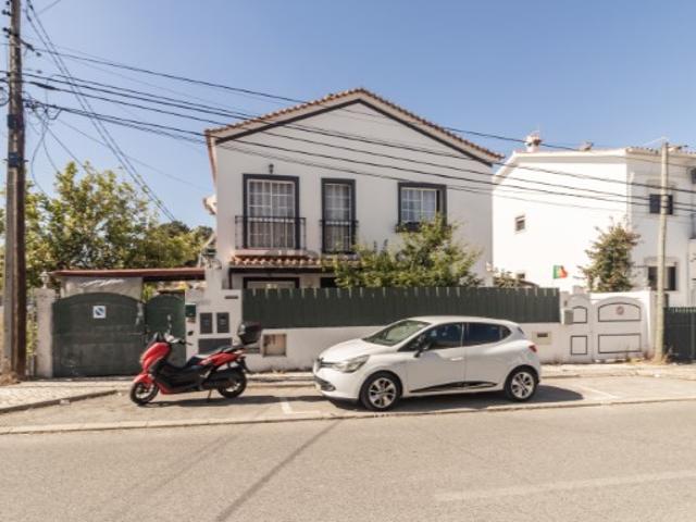 Andar de Moradia T3 com Entrada Independente e Espaço Exterior na Quinta do Conde