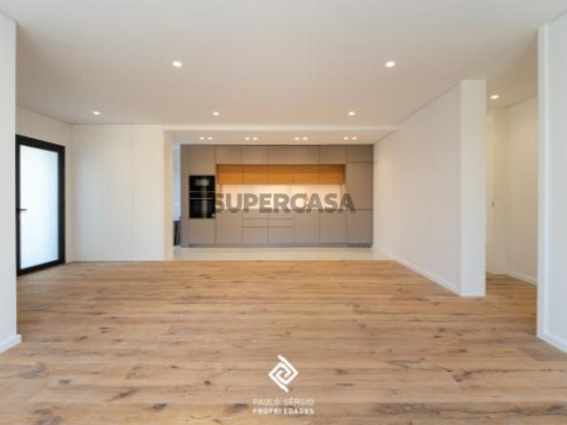 Andar de Moradia T3 Pronto a Habitar em Avintes, Vila Nova de Gaia