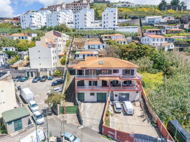 Andar de Moradia T3 único com Anexo T2 e Potencial de Rentab. 168m² Santo António Funchal