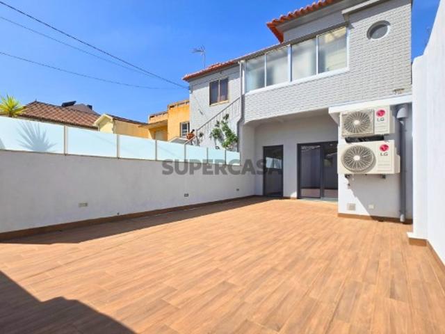 Andar de moradia T3 com áreas Amplas | Terraço | Espinho | Junto ao mar