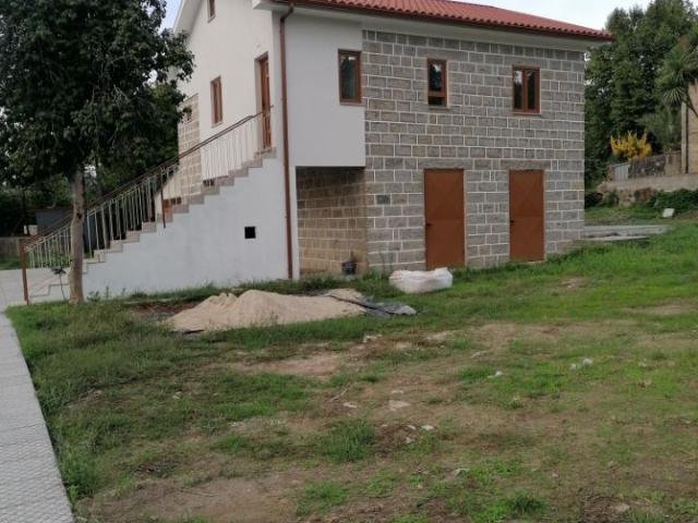 Andar moradia, novo, para arrendamento, Amares Torre e Portela