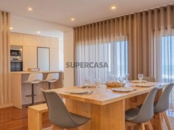 Andar Moradia Frente Mar para Arrendamento ou Venda Totalmente Equipada e Pronta a Habitar