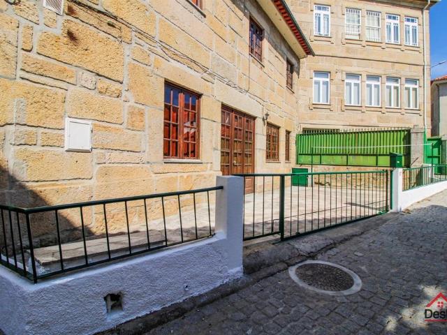 Andar moradia T1+1 no centro de São Pedro do Sul