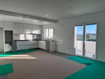 Andar Moradia T2 no 1º Andar em Santa Joana | 340 000€